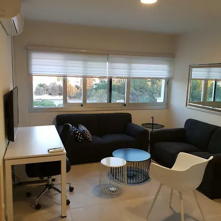Апартаменты Egkomi Luxury Spacious *