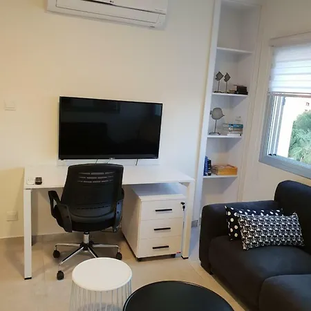 Egkomi Luxury Spacious 아파트